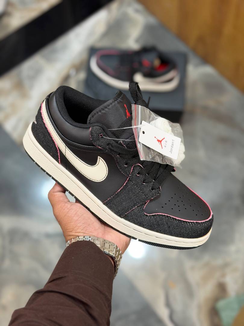Nike Air Jordan 1 low SE black canvas mens (639)