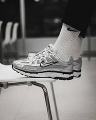 Nike P6000 metallic silver Sail