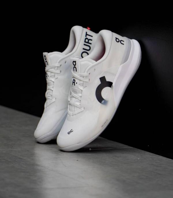 ON RUNNING THE ROGER PRO 3 WHITE GREY