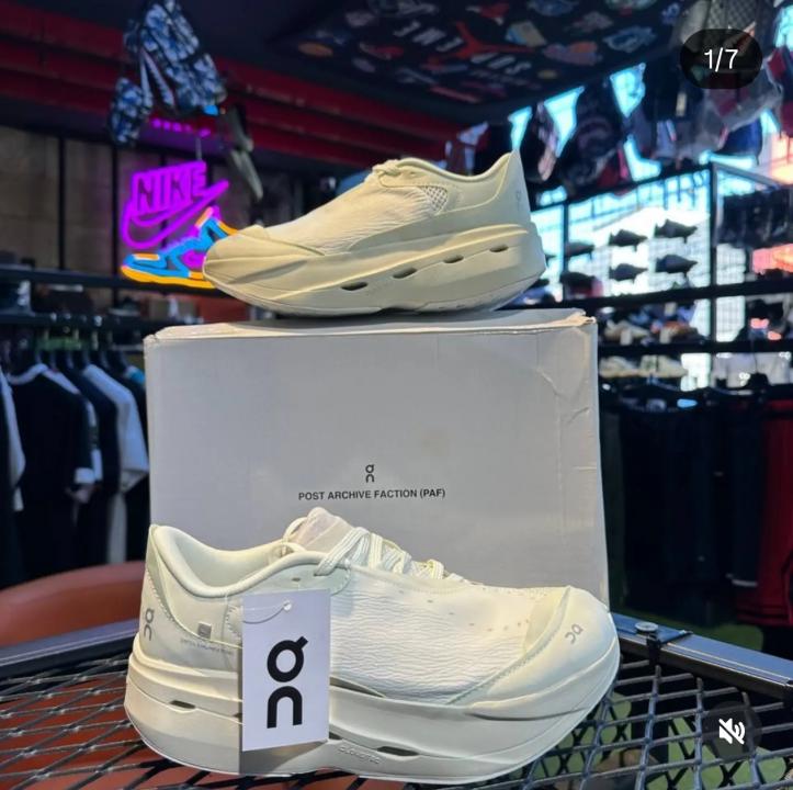 On Running Cloudboom Volt PAF White Gale