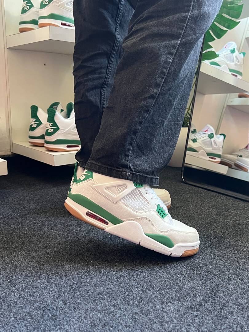 Nike SB x Air Jordan 4 Retro Pine Green Fixed