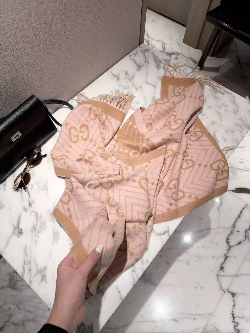 Gucci GG Monogram Pattern Wool Blend Scarf Pink & Beige With Carry Bag G10