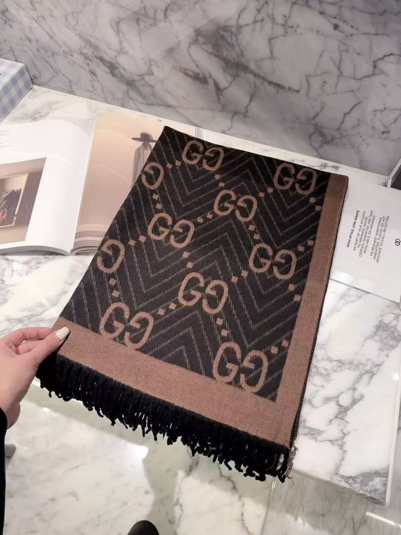 Gucci GG Monogram Pattern Wool Blend Scarf Black & Brown With Carry Bag G10