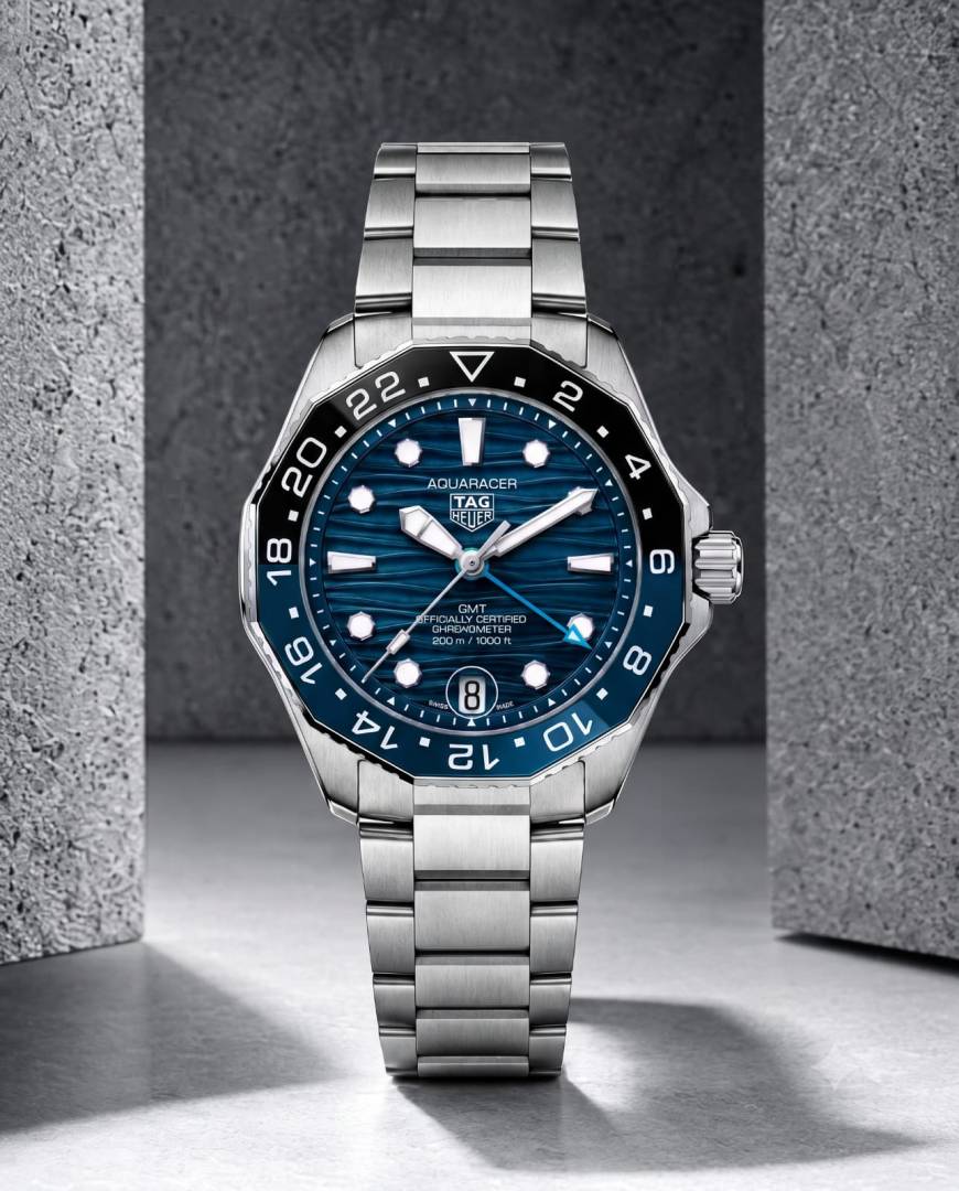 Tag aquaracer professional 300m date automatic japan zik zake line blue niddle
