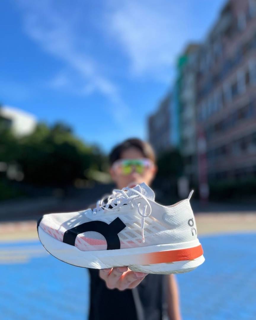 On Running Cloud Boom Strike White Orange Fixed