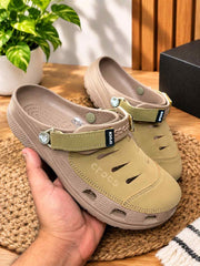 CROCS YUKOON BEIGE