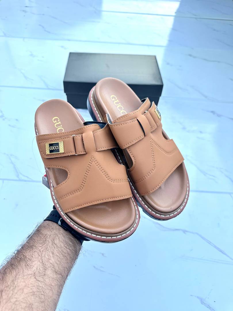 GUCCI Logo slide