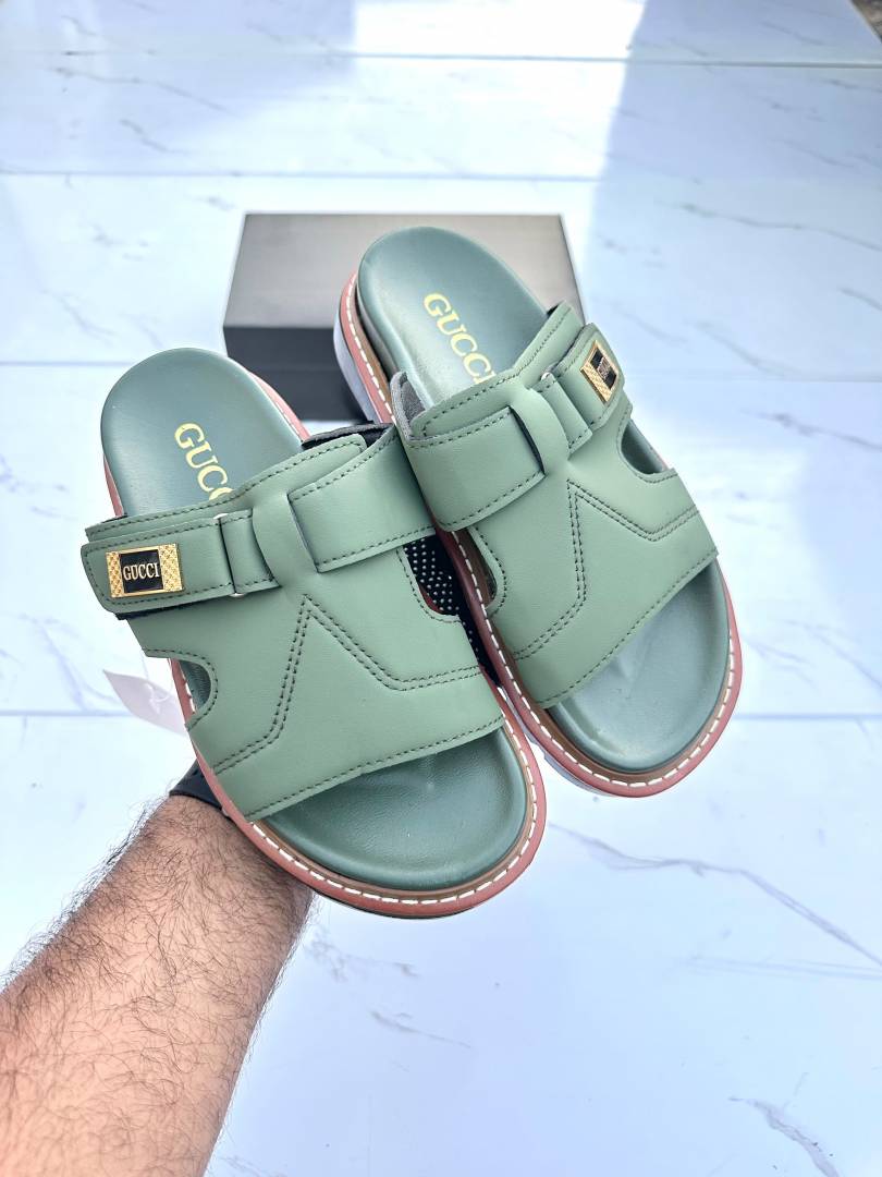 GUCCI logo slide
