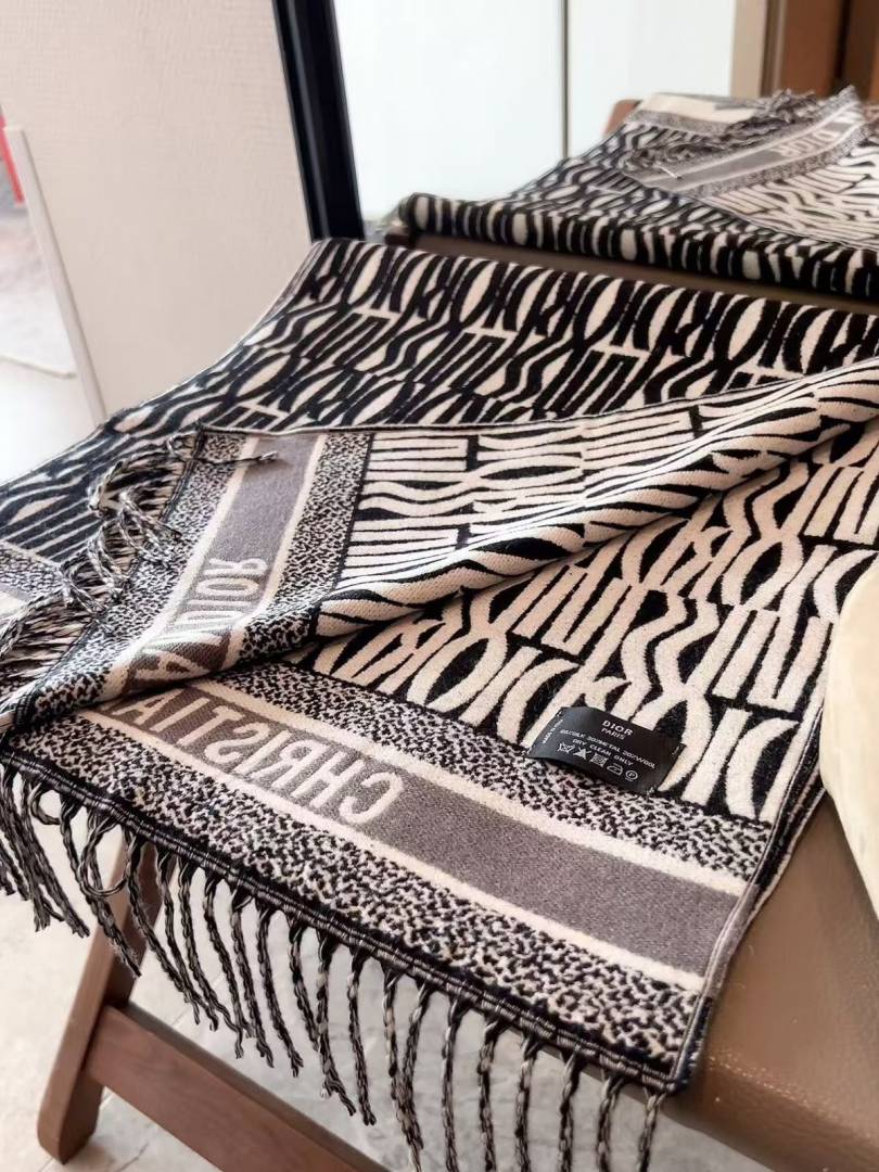 Dior Oblique Geometric Pattern Wool Blend Scarf Black & Beige With Carry Bag