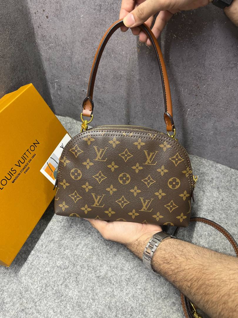 Louis Vuittion Be Alma bag in Monogram Canvas Dual Tone Top Handle With OG Box Dust Cover & Carry Bag 60451 Caramel Monogram