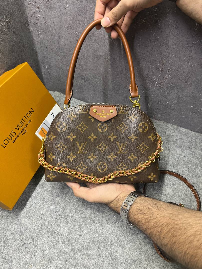 Louis Vuittion Be Alma bag in Monogram Canvas Dual Tone Top Handle With OG Box Dust Cover & Carry Bag 60451 Caramel Monogram