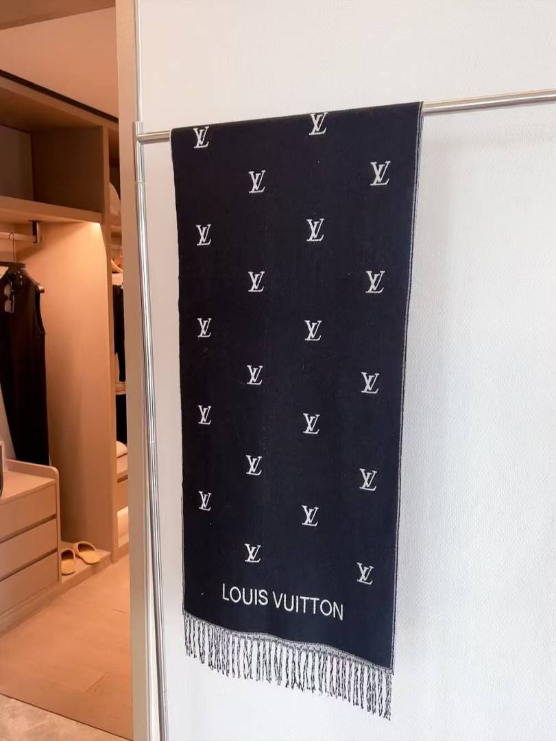 Louis Vuittion LV Logo Pattern Wool Blend Scarf Black & White With Carry Bag