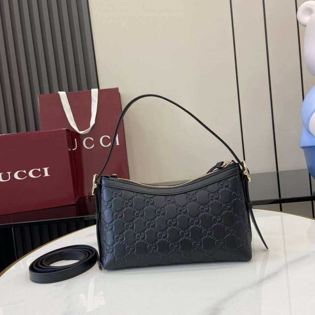 Gucci GG Emblem Small Shoulder Bag Iconic Interlocking Black GG Monogram With OG Box & Dust Cover Carry Bag 847450 Black
