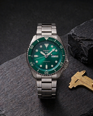 Seiko 5 Sports SRPK31K1 Silver emerald green Dial