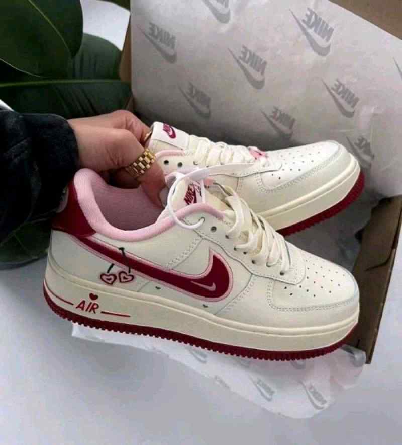 Nike airforce 1 Low Valentines Day with og box for her