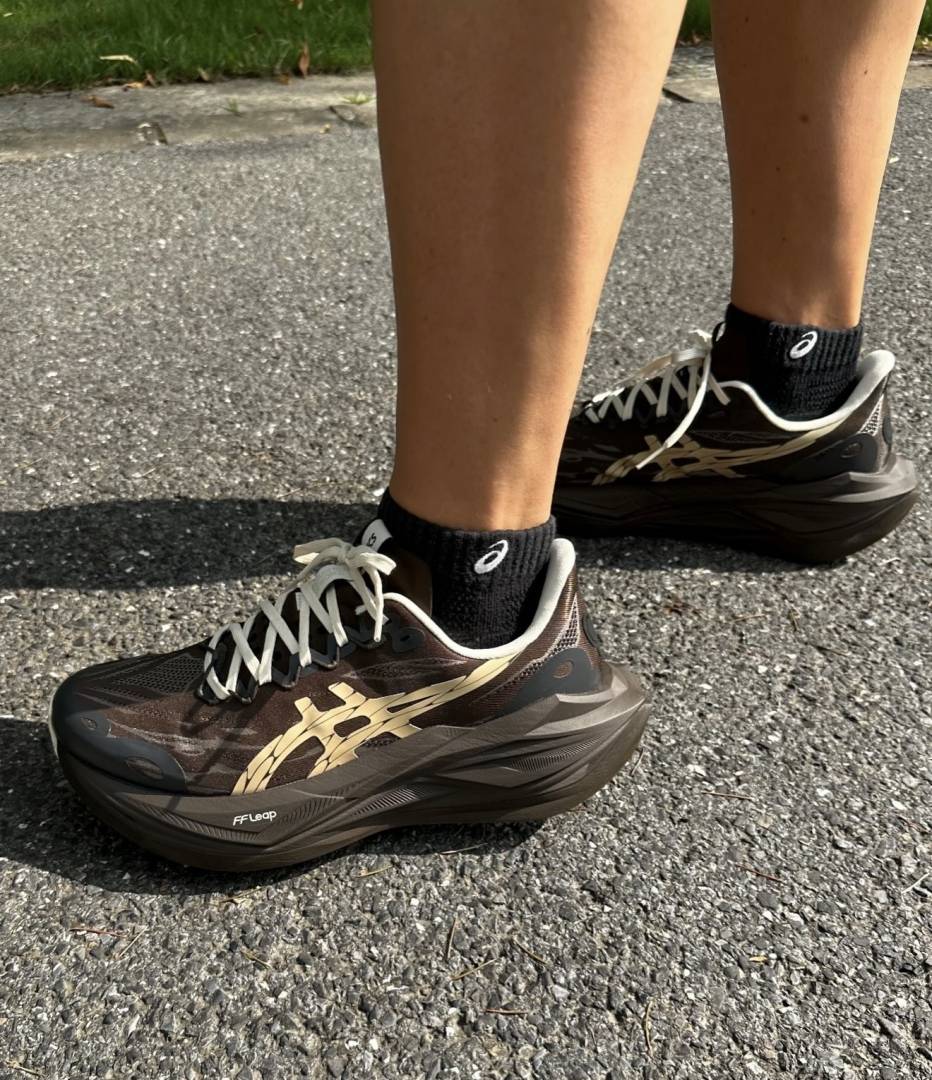 Asics Shanghai Black toes X Super blast 3 Keep Running
