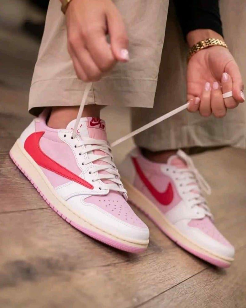 Nike Air Jordan Retro 1 Travis Scott Tropical Pink