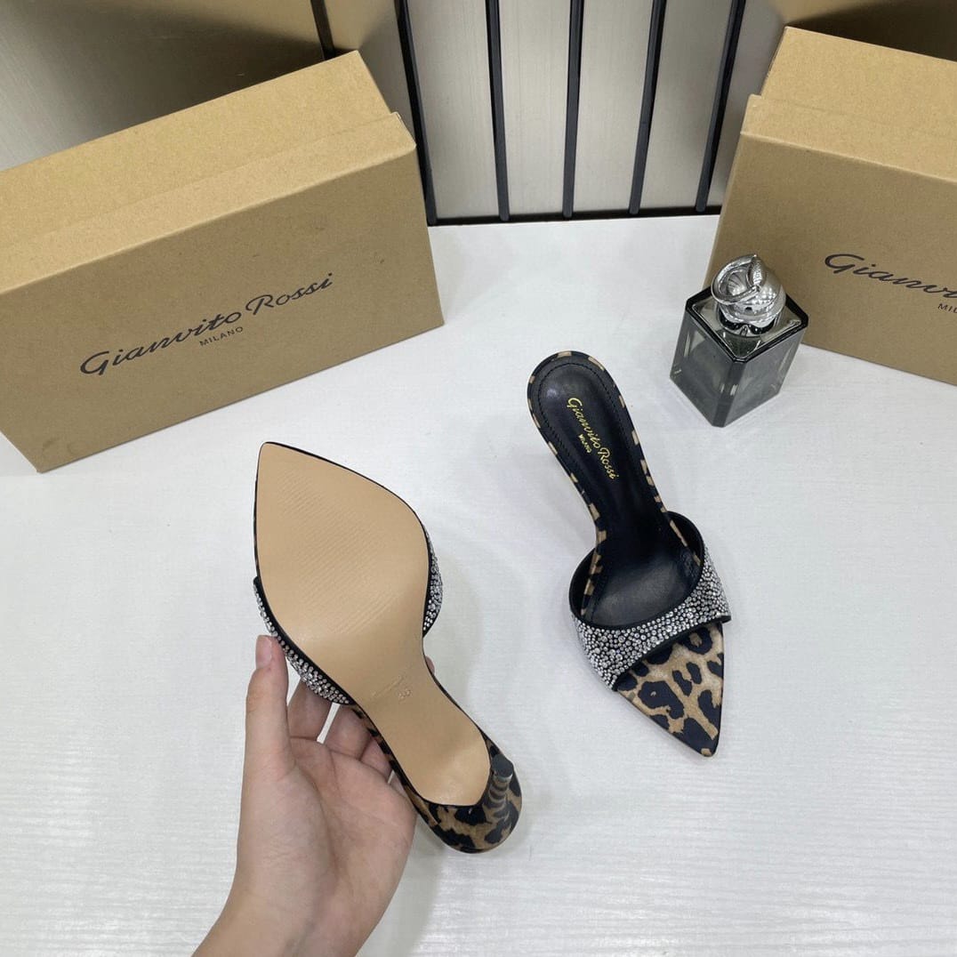 Gianvito Rossi Pointed Toe Heel For Her With Original Box