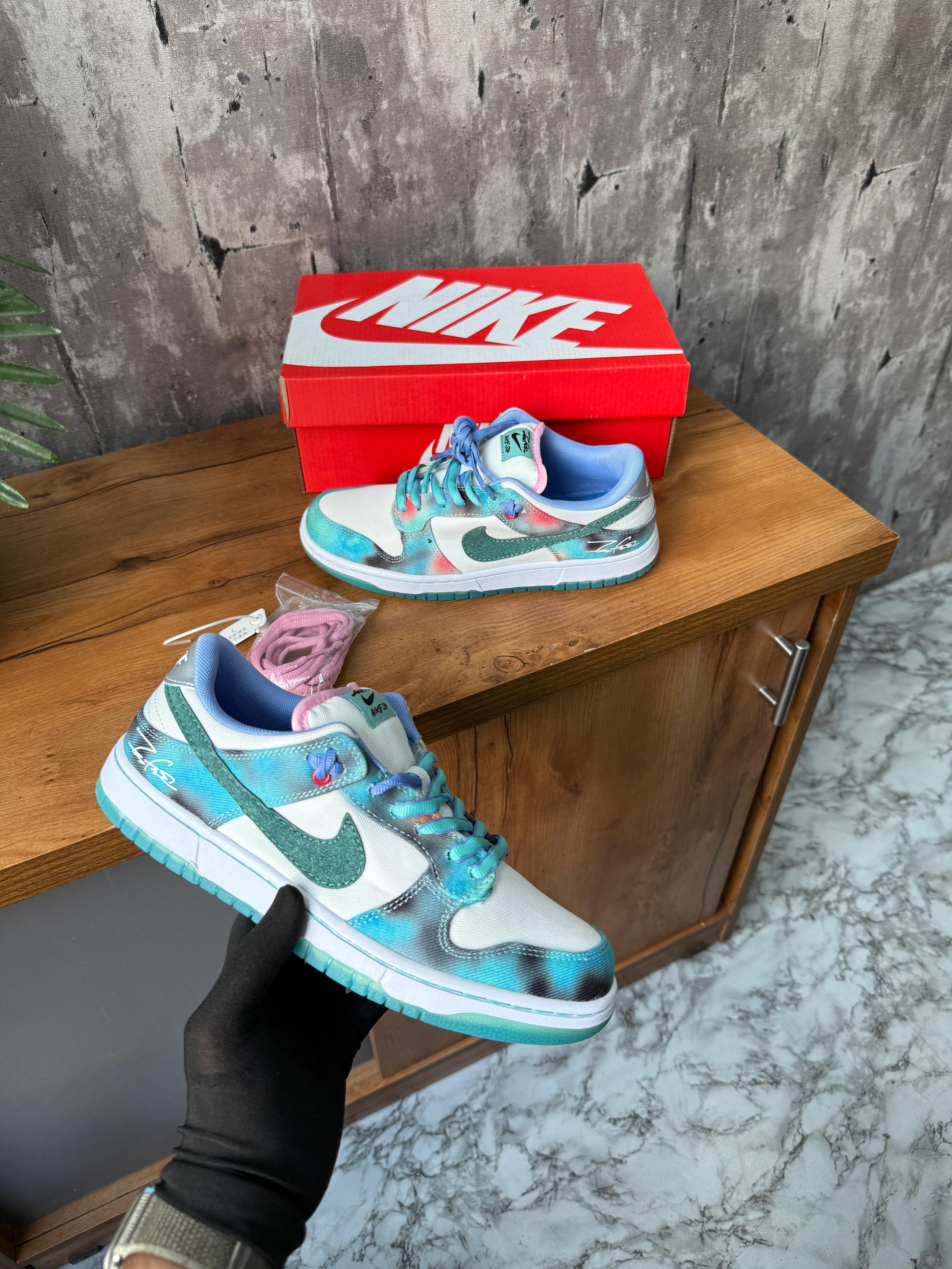FUTURA LABORATORIES X NIKEMENS DUNK LOW BLEACHED AQUA