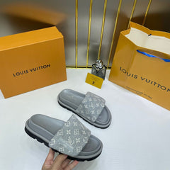 WMN Louis vuitton Premium Lv slide Gray whit og box