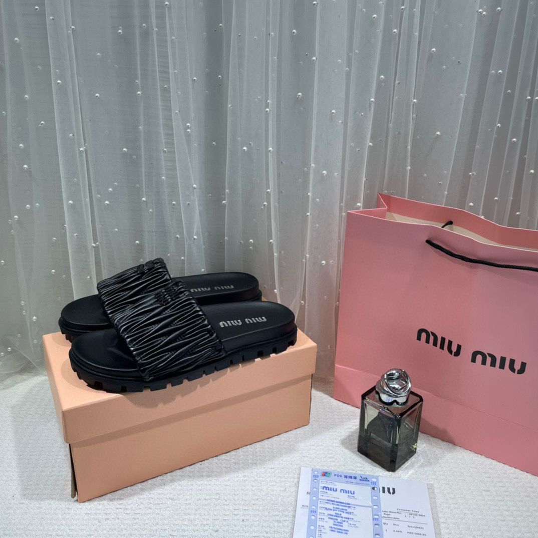Miu Miu Premium resistant slide women black Whit og box