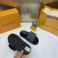 Louis vuitton Premium Lv Pool Pillow Comfort with og box