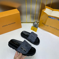 Louis vuitton Premium Lv Pool Pillow Comfort with og box