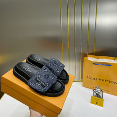 Louis vuitton Premium Lv Pool Pillow Comfort with og box