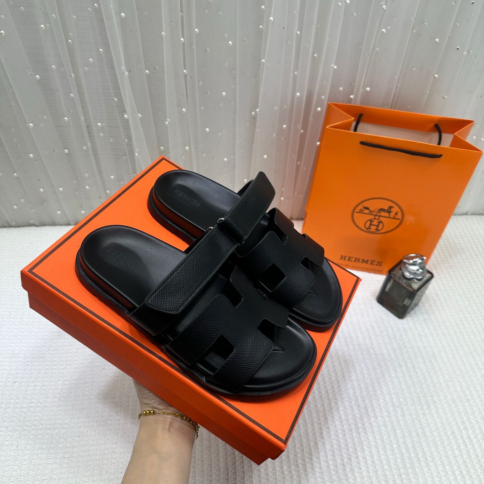 LV Hermes  Premium Slides whit og box Black