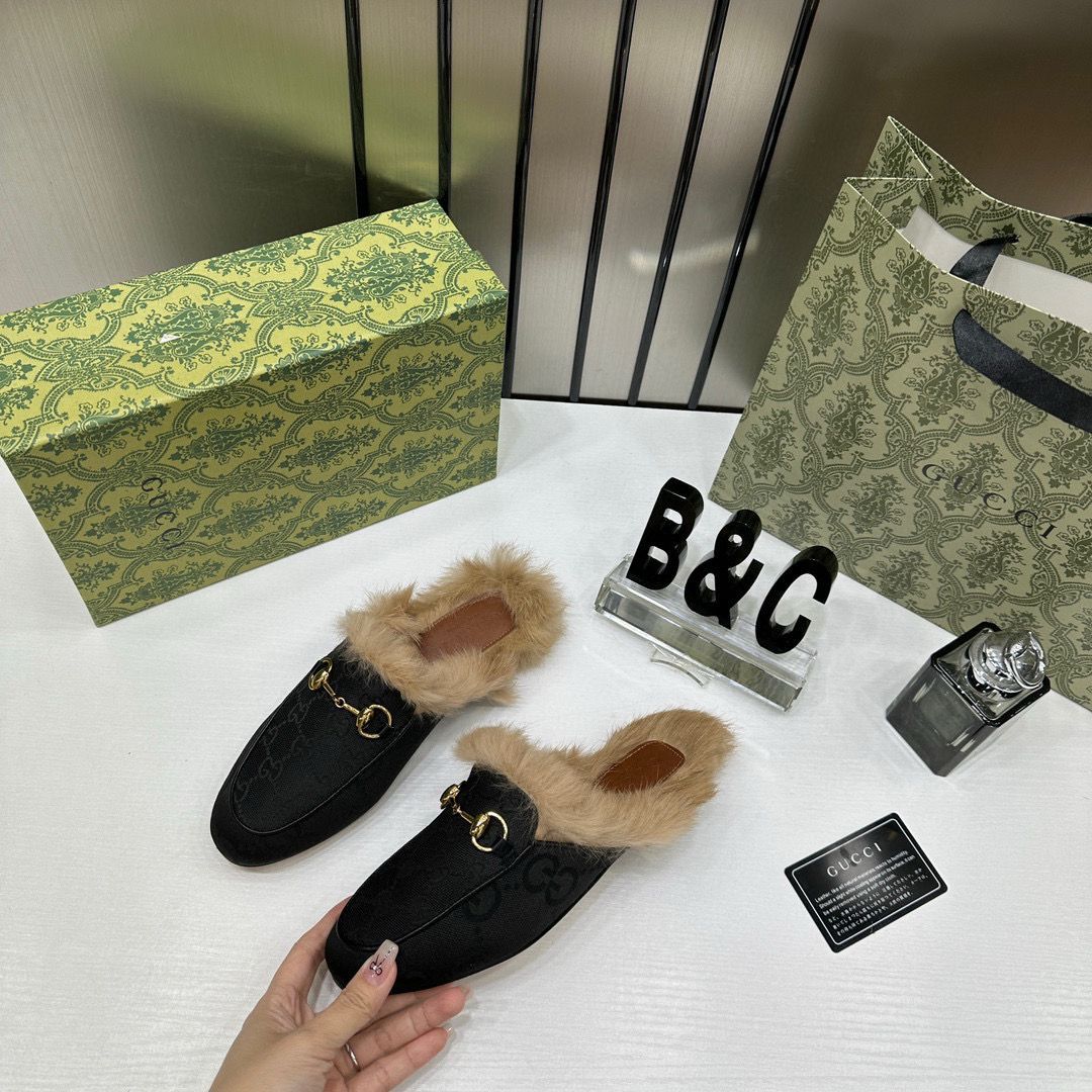WMN Gucci Premium Black Velvet and Fur Lined Princetown Flat Mules