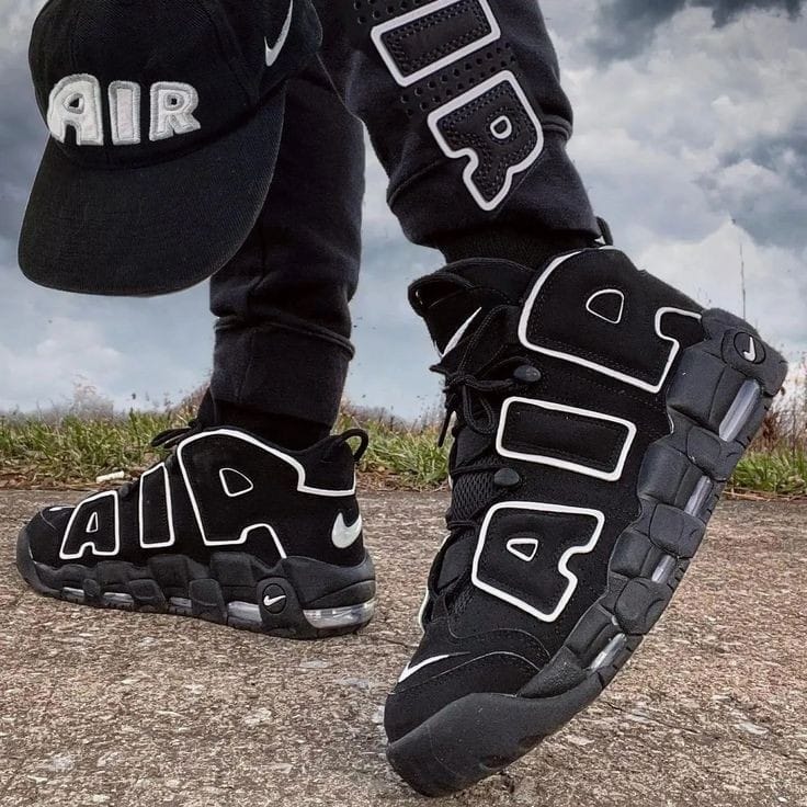 NIKE AIR  UPTEMPO BLACK WHITE
