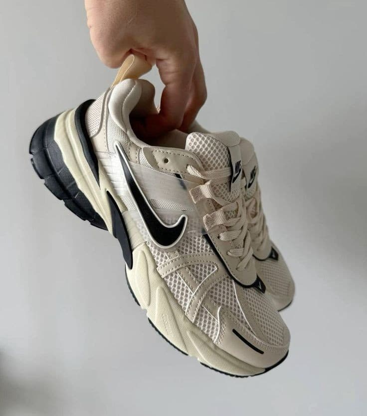 Nike v2k run light Beige Black