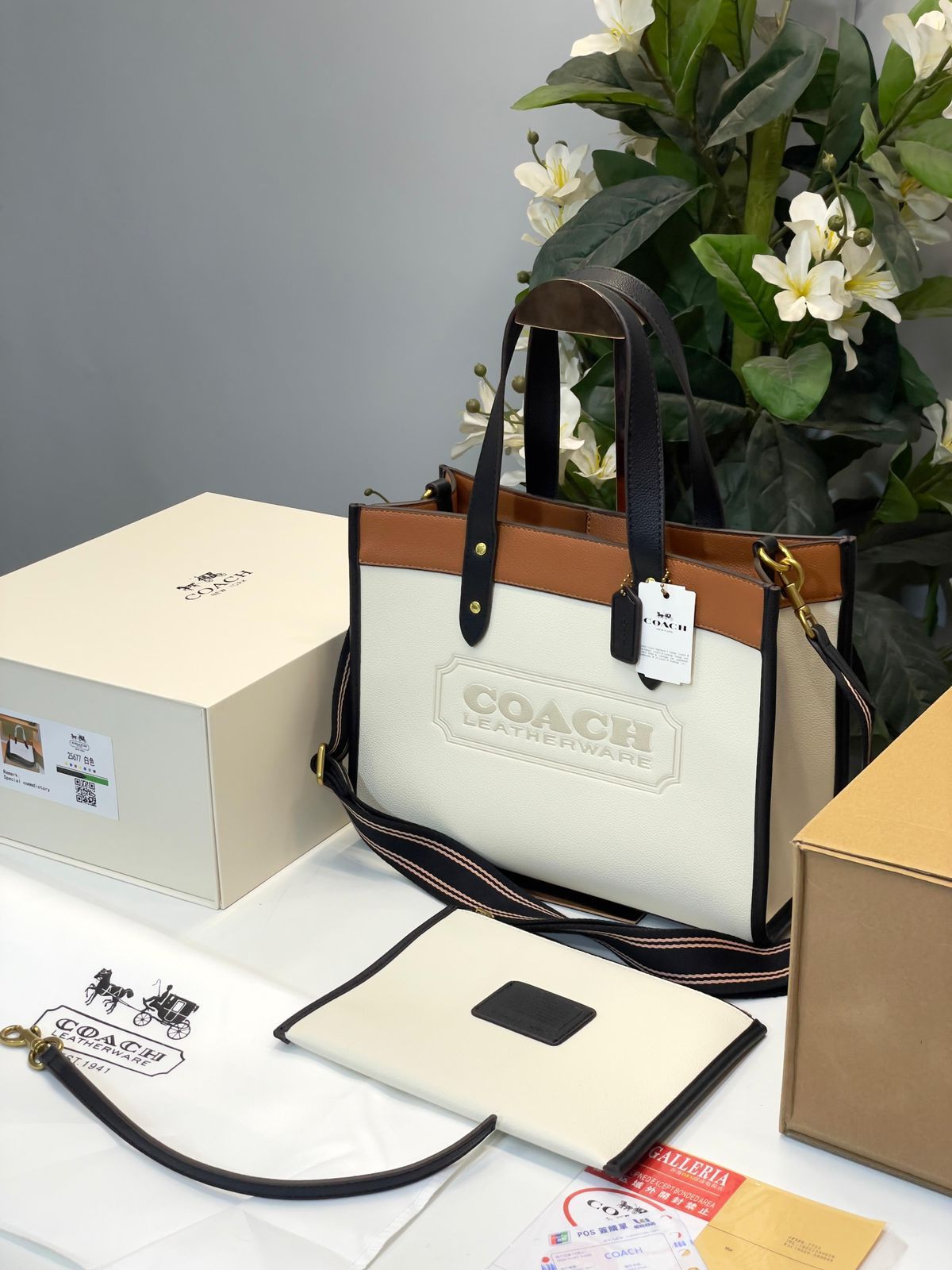 COACH FIELD 30  TOTE BAG WITH OG DOUBLE BOX