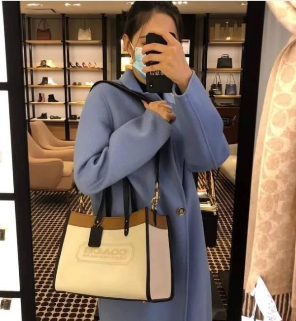COACH FIELD 30  TOTE BAG WITH OG DOUBLE BOX