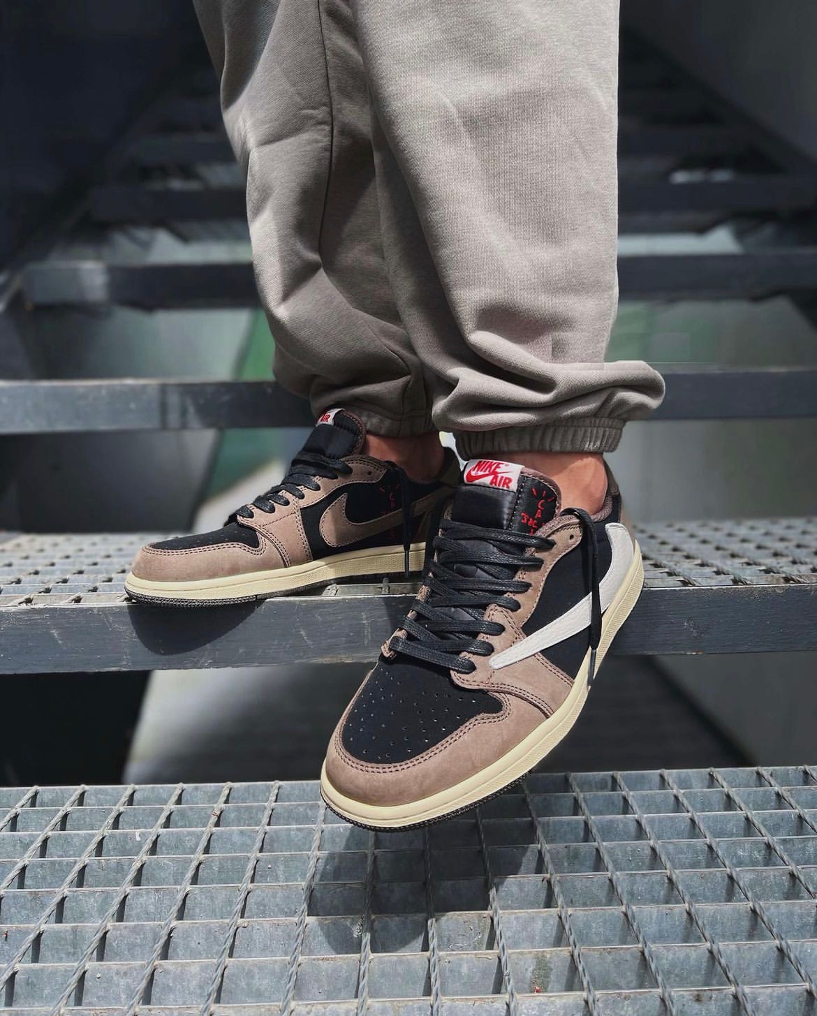 Air Jordan 1 Low X Travis Scott Dark Mocha