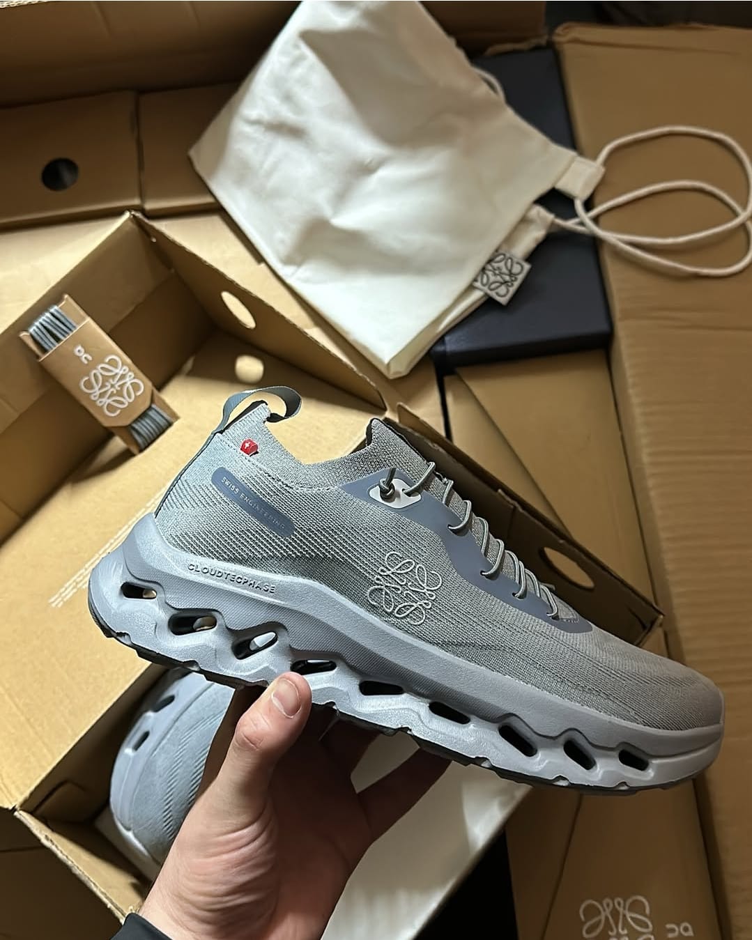 On cloud tilt オン クラウド loewe On collaborate with LOEWE on new Cloudtilt - Women's Running