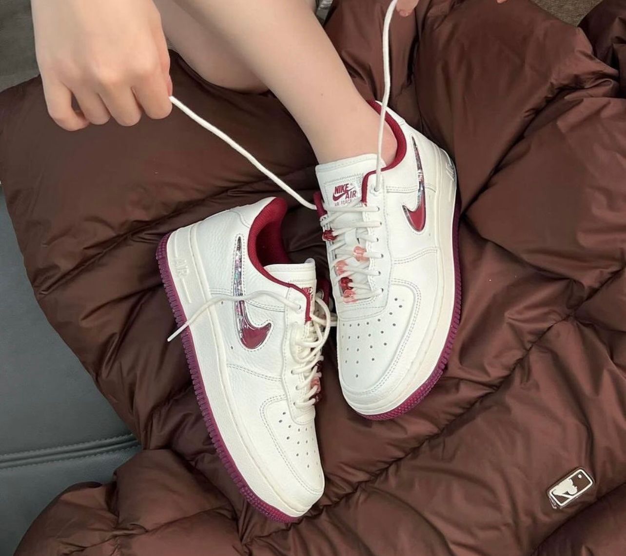 NIKE AIRFORCE 1 LOW VALENTINE'S DAY WITH OG BOX 2 EXTRA BOTTLE LACE ACCESSORIES