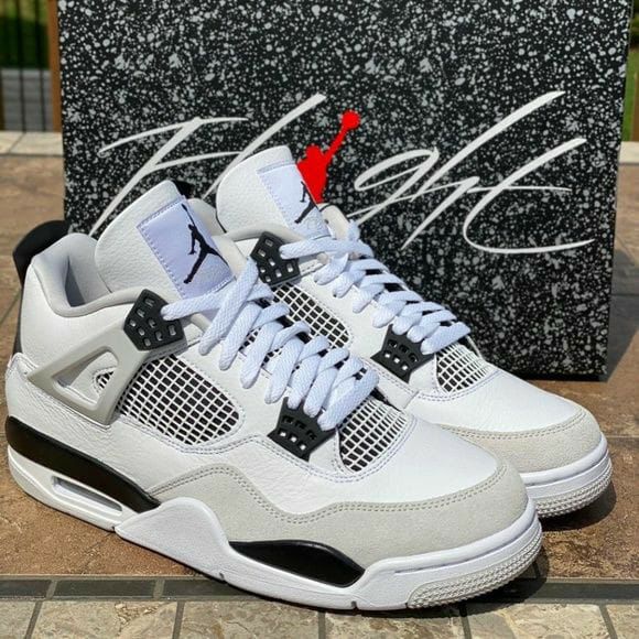 Nike Air Jordan 4 Military Black SEMI UA