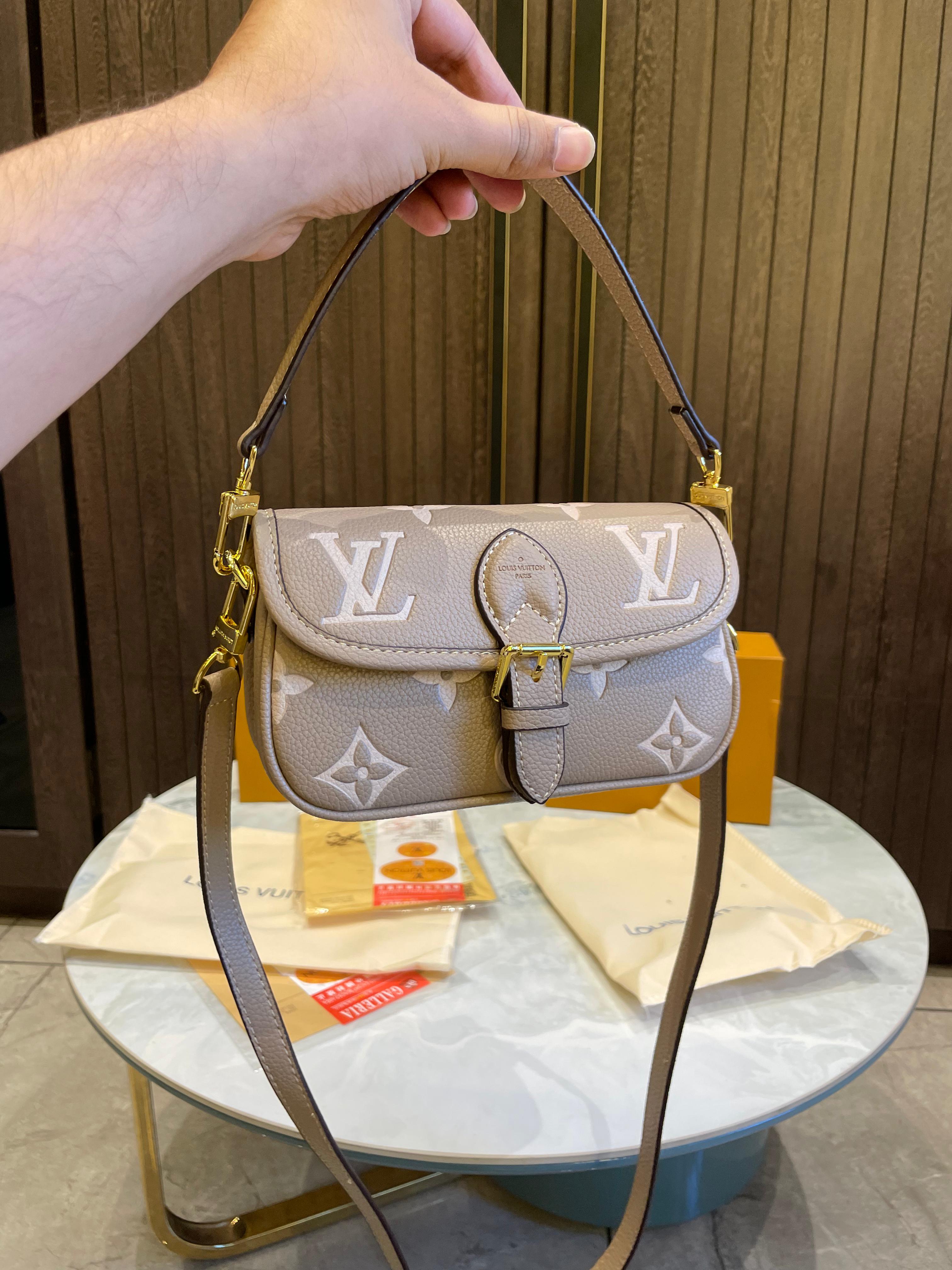 Louis vuitton nano baguette shoulder baghand bag with folding box 462