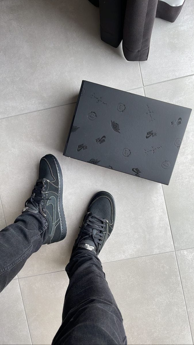 NIKE  AIR JORDAN 1 RETRO X TRAVIS SCOTT BLACK PHANTOM ( SEMI UA)