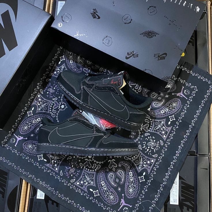NIKE  AIR JORDAN 1 RETRO X TRAVIS SCOTT BLACK PHANTOM ( SEMI UA)