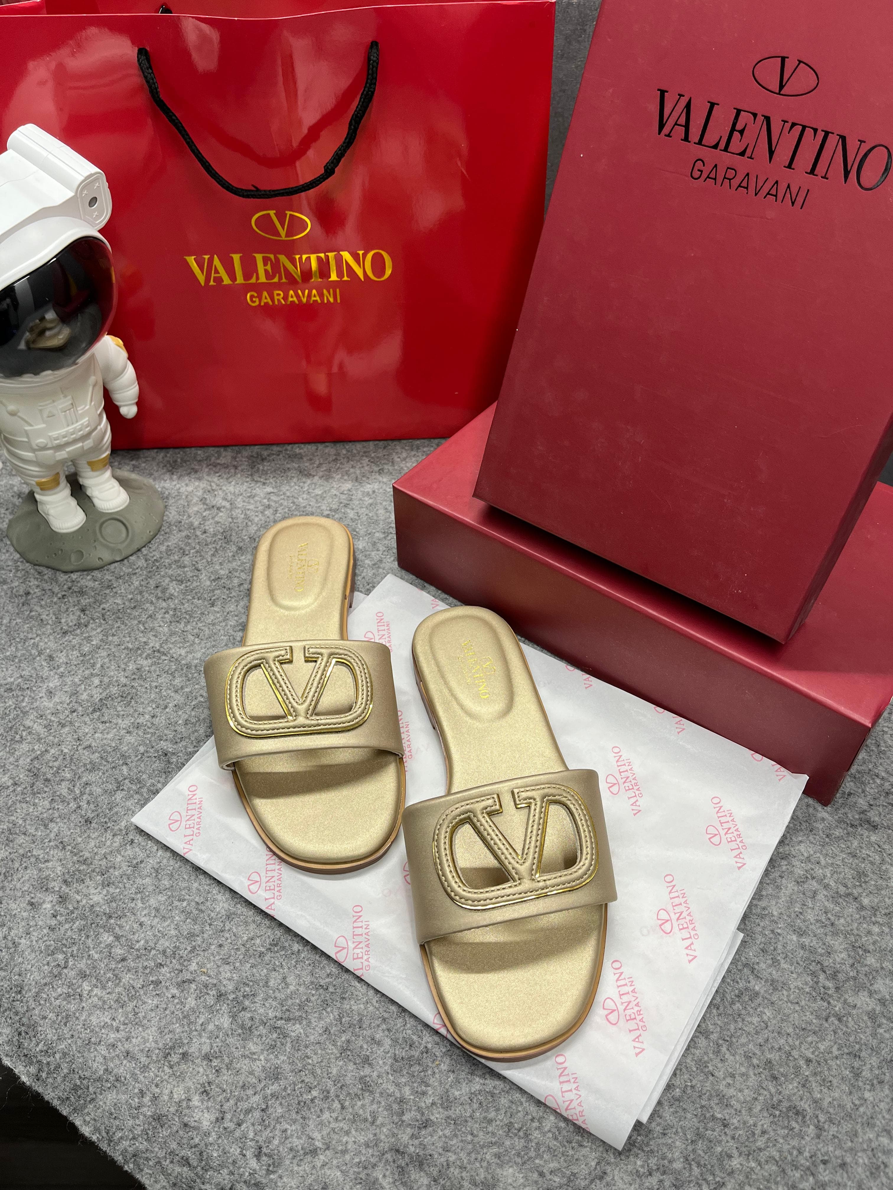 Valentino Garavani VLogo Signature Leather Sandals Gold With OG Box & Carry Bag 1892 Gold