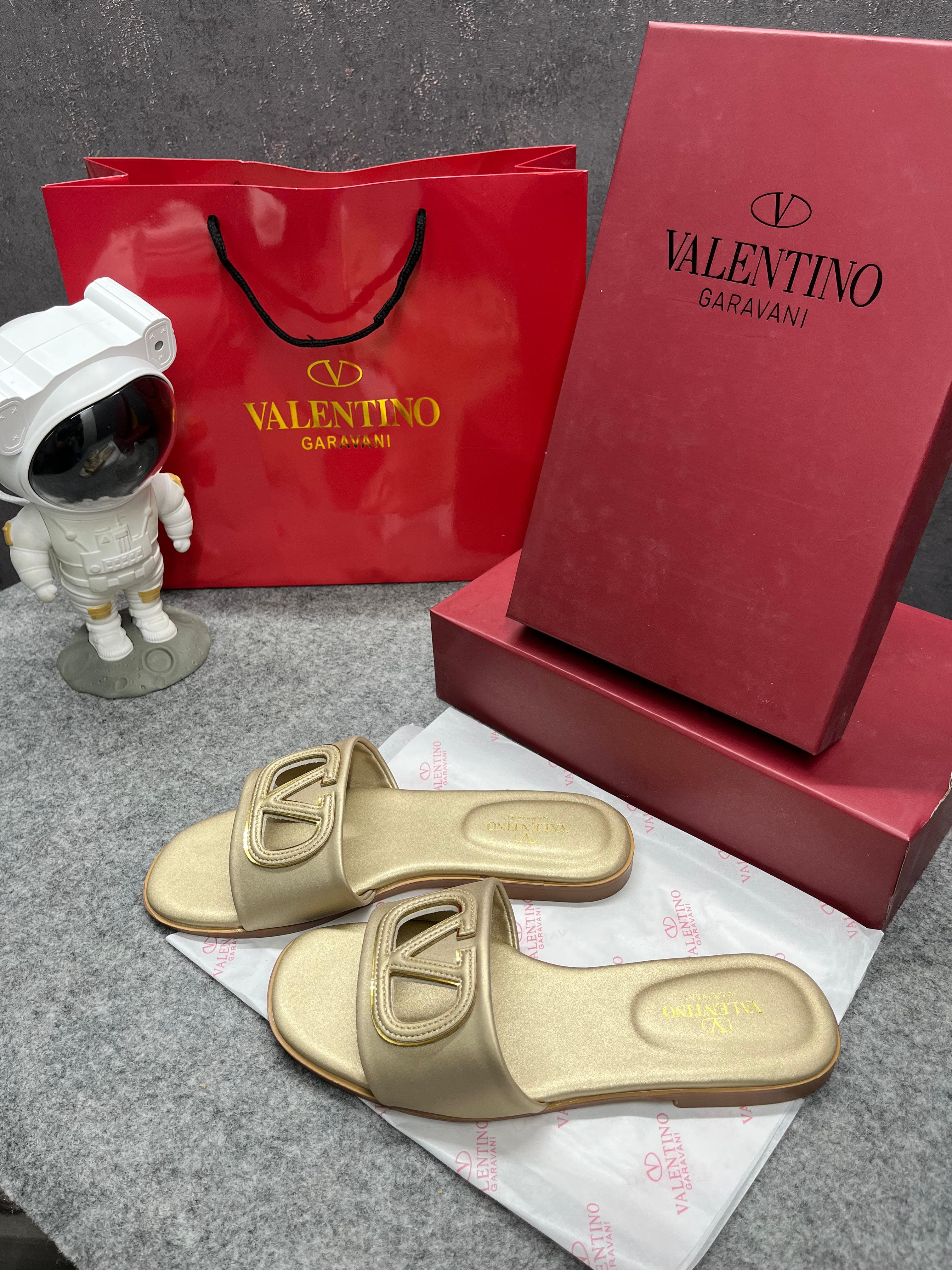 Valentino Garavani VLogo Signature Leather Sandals Gold With OG Box & Carry Bag 1892 Gold
