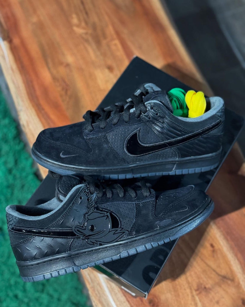 NIKE SB DUNK LOW DUCK OF THE FEATHER BLACK UNIVERSITY – Lebrouges