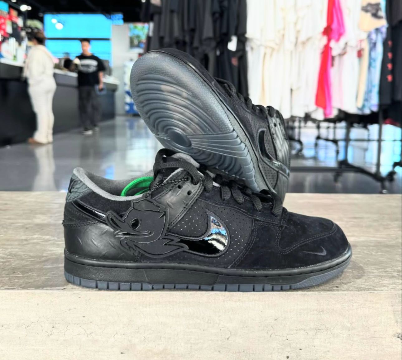 NIKE SB DUNK LOW DUCK OF THE FEATHER BLACK UNIVERSITY