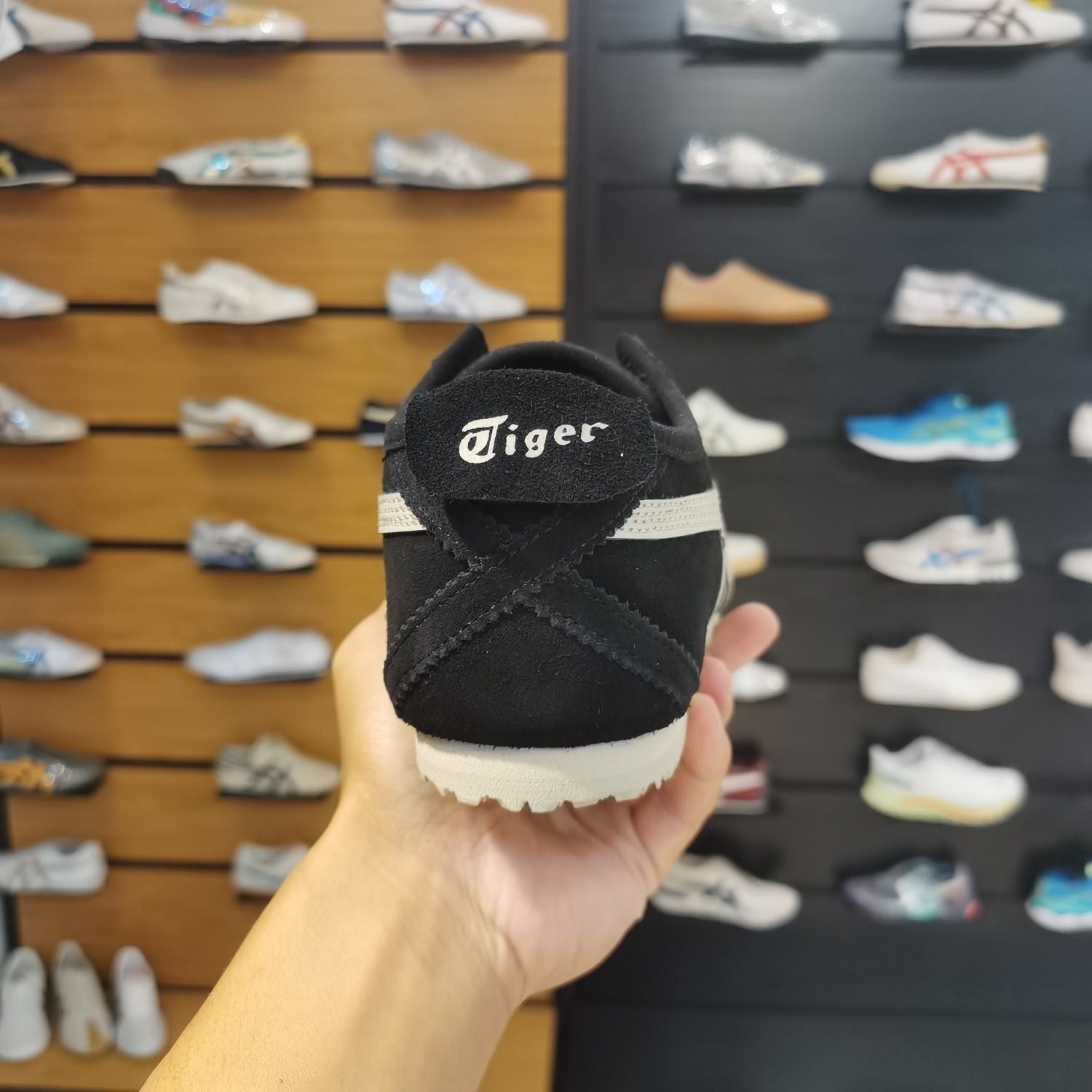 Onitsuka Tiger Mexico 66 Slip On Black Putty Premium