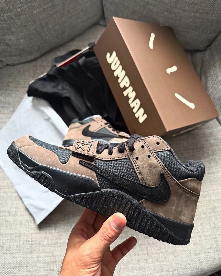 AIR JORDAN RETRO 1 X TRAVIS SCOTT JUMPMAN JACK DARK MOCHA