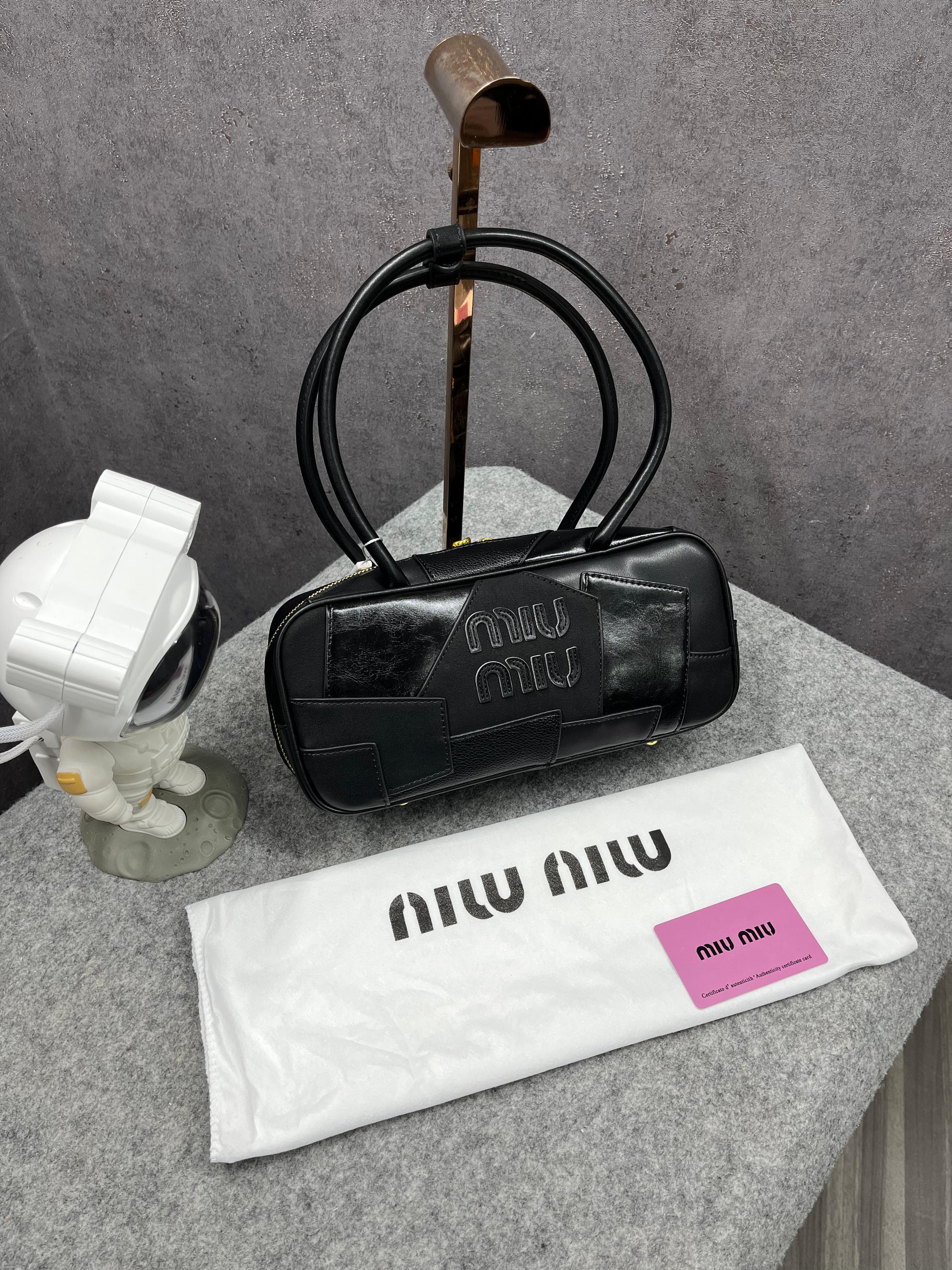 Miu Miu Versatile Long Handle Black Leather Shoulder Bag With Dust Bag 502 Black