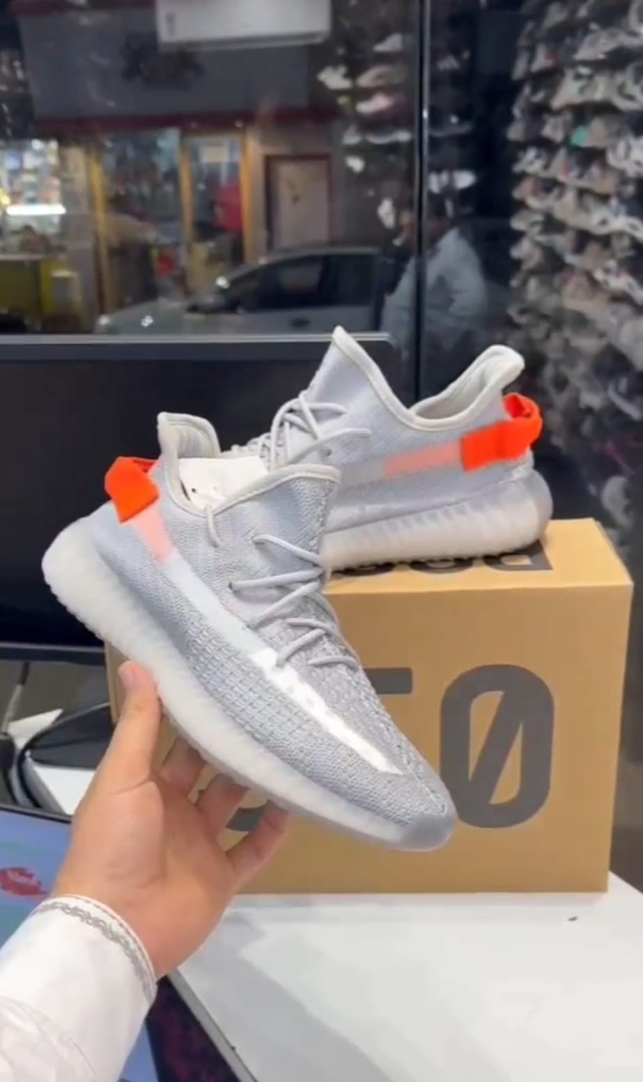 Adidas Yeezy 350 V2 TAIL LIGHT WITH OG BOX