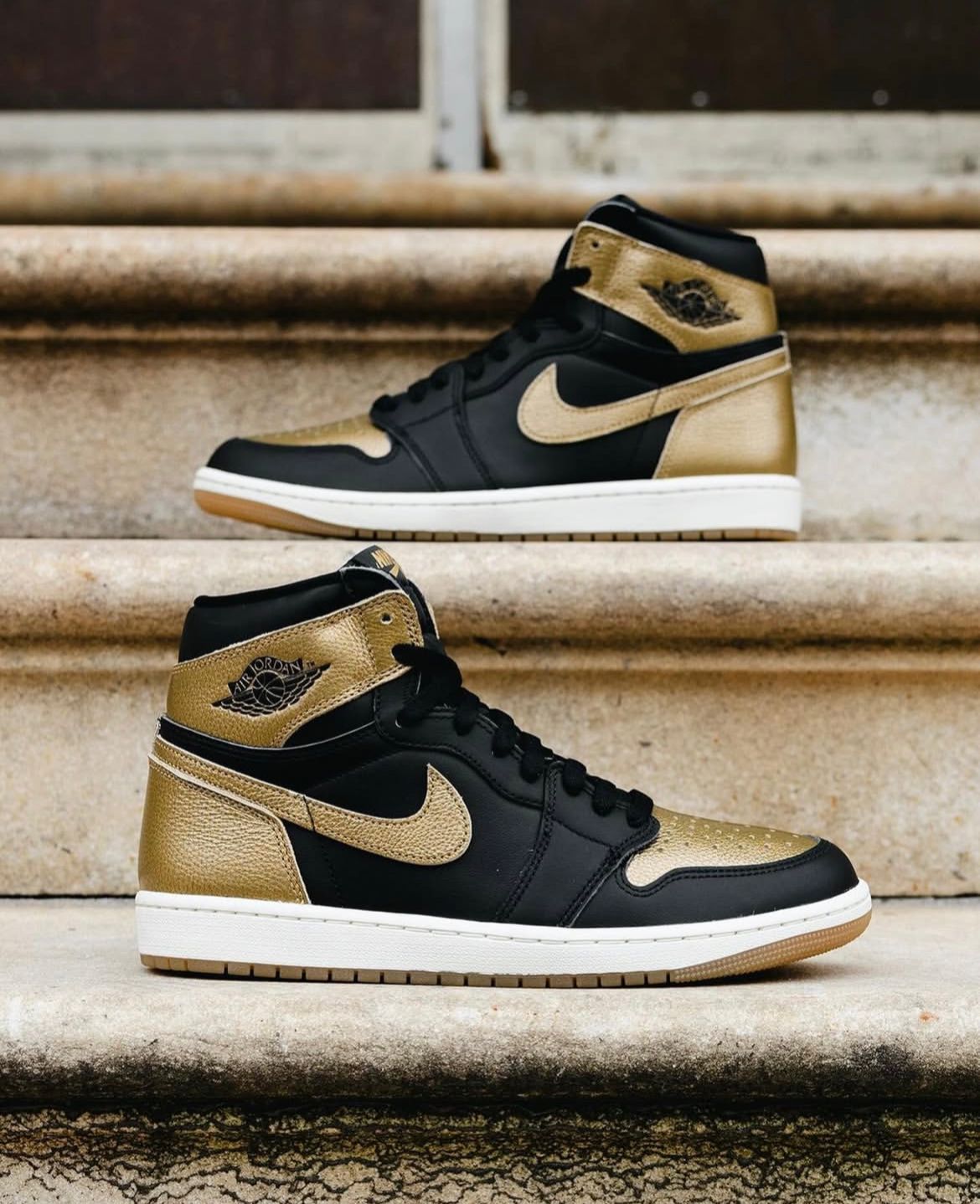 Nike Air Jordan 1 High OG Black & Gold  SEMI UA